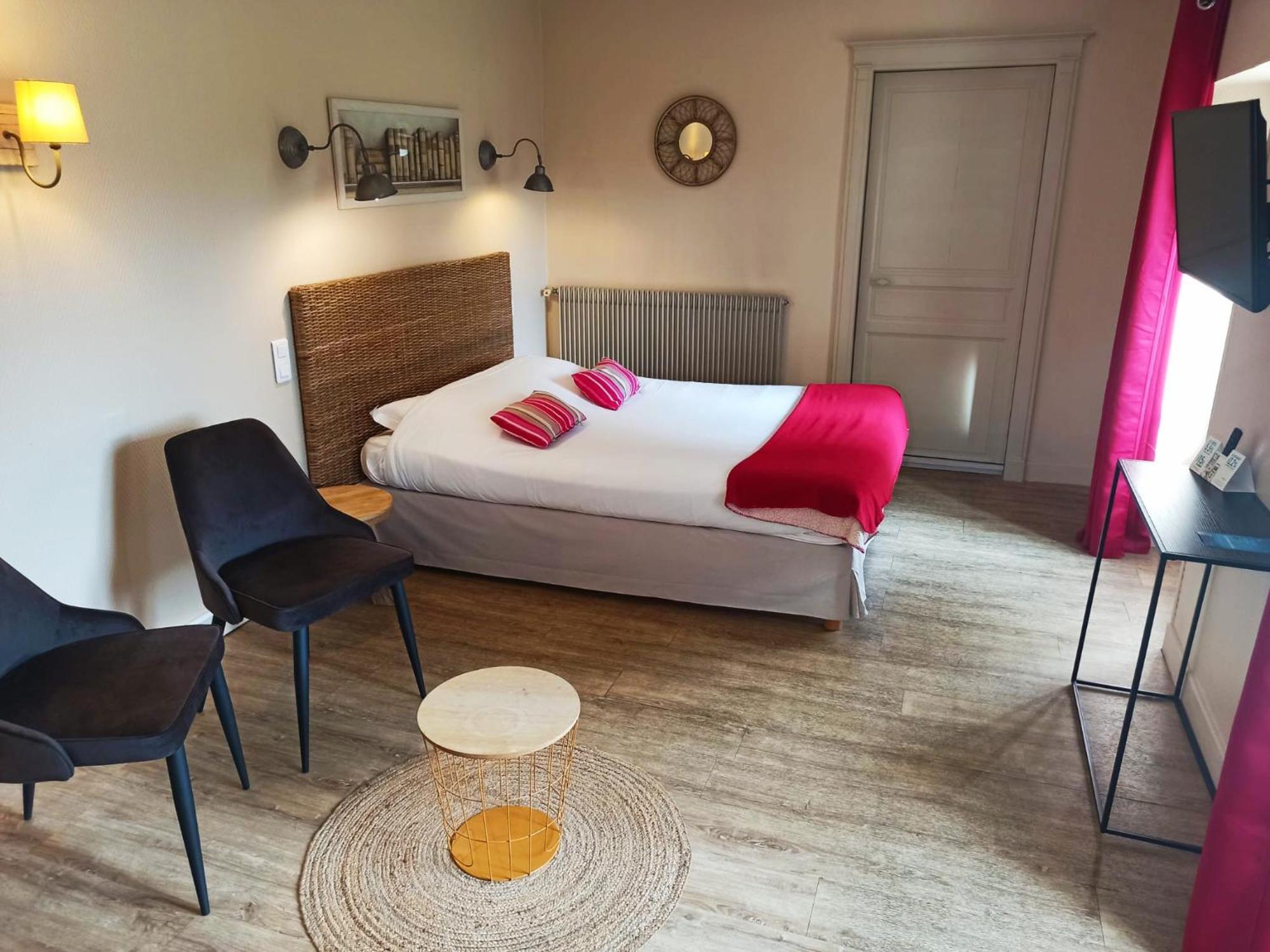 Logis Hotel Le Prince Noir Serignac-sur-Garonne Bagian luar foto